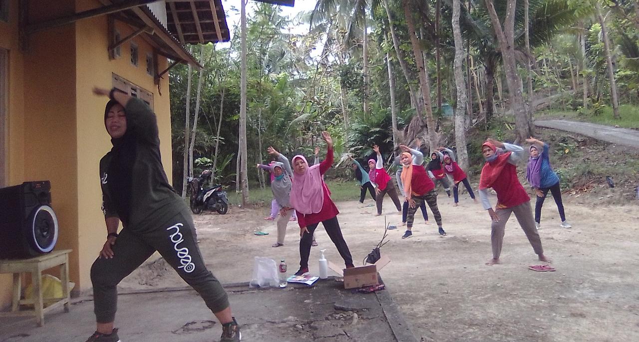 Senam Kebugaran Ibu-Ibu Penggung